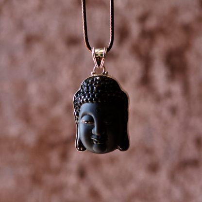 Cabeza de Buda de plata de ley artesanal tallada en un cristal de roca volcánica de obsidiana negra