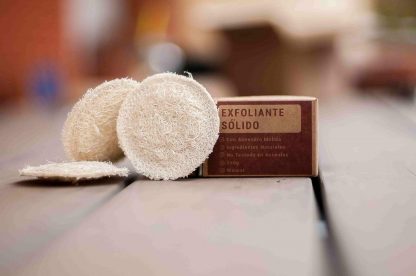 Solid Scrub with Almond Husk