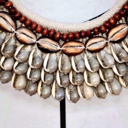 Collar de conchas marinas de Papúa