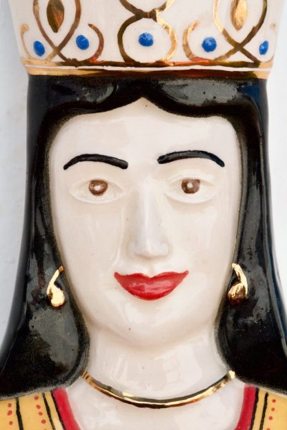 Busto único de la reina persa de cerámica